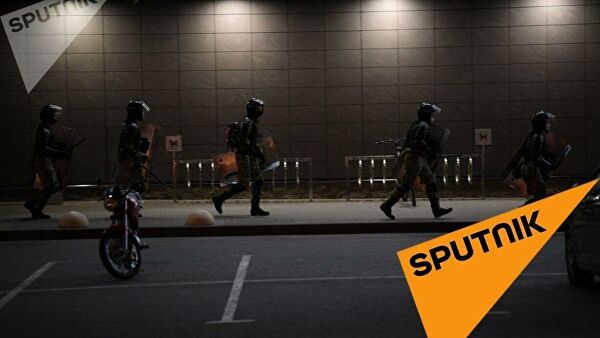 В Минске ОМОН обыскивает припаркованные на проспекте Рокоссовского машины