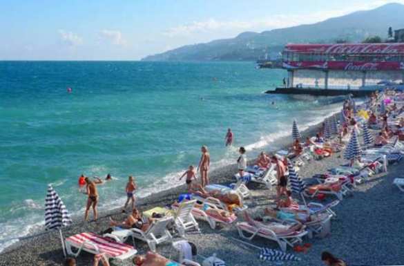 Мэр Ялты прокомментировал действия охранника, прогнавшего туристов с пляжа нагайкой (ВИДЕО) Мэр Ялты прокомментировал действия охранника, прогнавшего туристов с пляжа нагайкой (ВИДЕО)