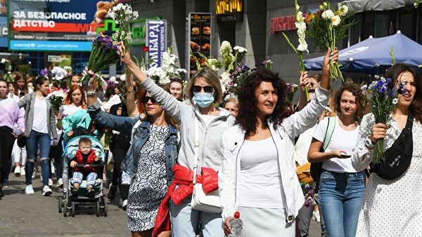 Обшарпанная брошюра Шарпа: что не так с белорусским протестом