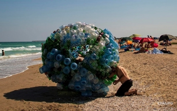 Ученые создали пластик, который можно перерабатывать бесконечно Ученые создали пластик, который можно перерабатывать бесконечно