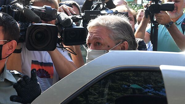 "Это артист или бомж?" Ефремов вывел Сатановского из себя