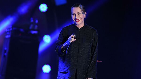 "Без лишней демагогии". Наргиз намерена судиться с Жириновским "Без лишней демагогии". Наргиз намерена судиться с Жириновским