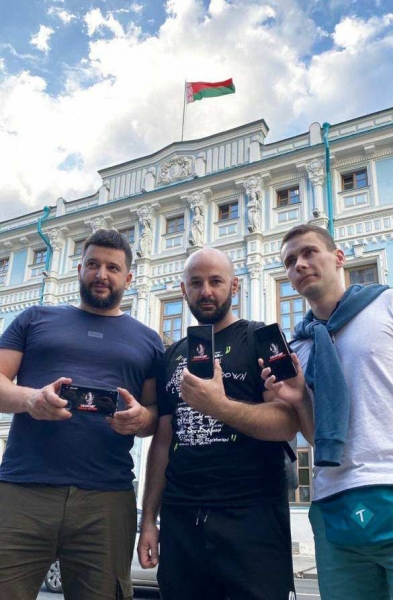 «Свободу всем нашим журналистам!»: у посольства Белоруссии в Москве собираются люди (ФОТО, ВИДЕО)