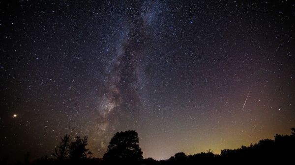 В РФ началось производство спутников для показа рекламы в ночном небе