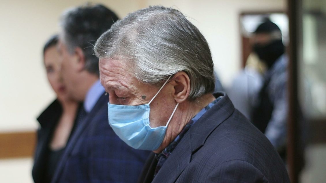 Ефремов рассказал об отношениях с сокамерниками в СИЗО Ефремов рассказал об отношениях с сокамерниками в СИЗО