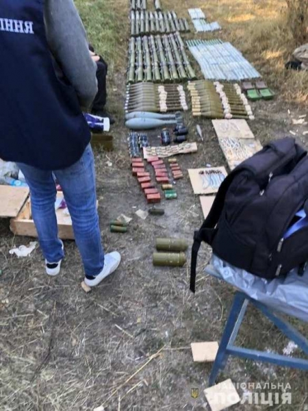 «Тайник принадлежит Билецкому»: найден крупный схрон оружия под Харьковом (ФОТО) «Тайник принадлежит Билецкому»: найден крупный схрон оружия под Харьковом (ФОТО)
