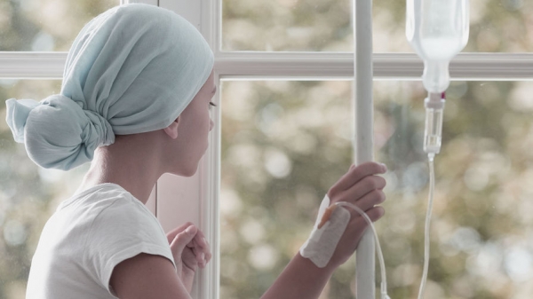 Врач назвал первые симптомы лейкоза