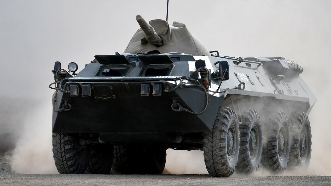 Воскресный Минск: у резиденции Лукашенко вновь заметили БТРы