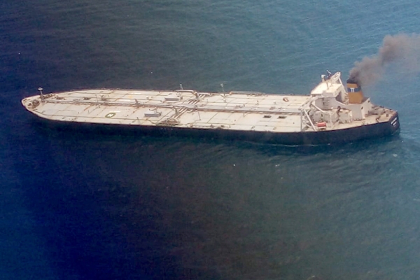 Российские корабли помогут терпящему бедствие танкеру в Индийском океане