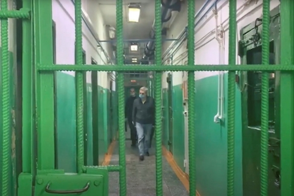 А глава на плечах есть?