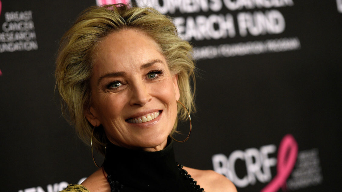 Снимок 62-летней Шэрон Стоун сравнили с кадром из "Основного инстинкта" Снимок 62-летней Шэрон Стоун сравнили с кадром из "Основного инстинкта"