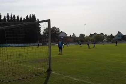 Футболисты решили соблюсти социальную дистанцию и&nbsp;пропустили 37&nbsp;голов