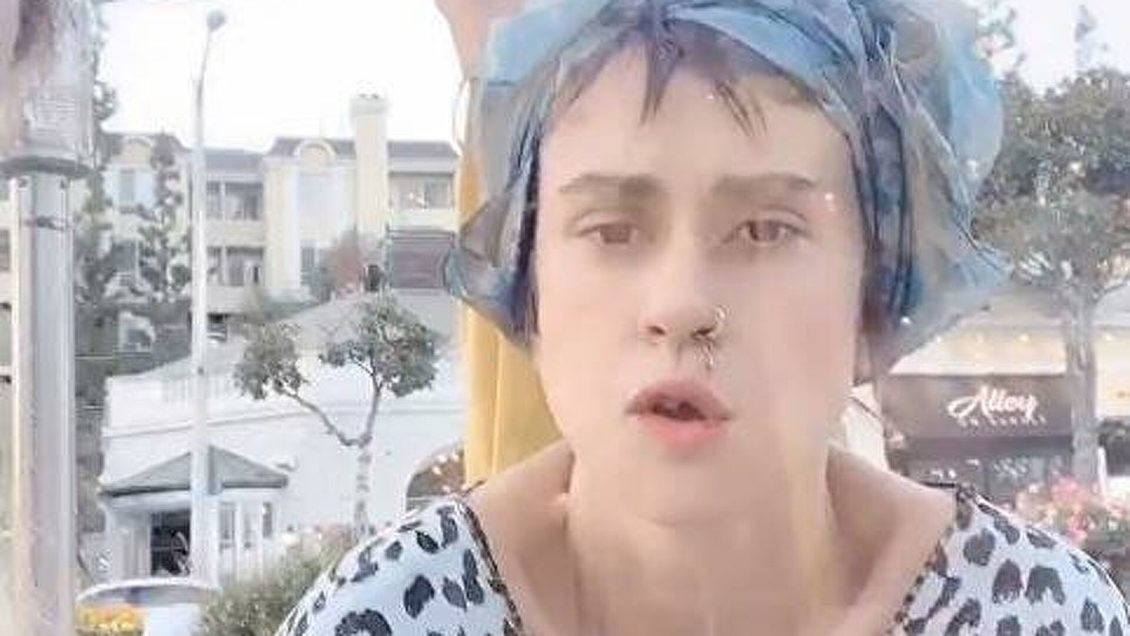 Дочь Любови Успенской заметили в неадекватном состоянии на улице Дочь Любови Успенской заметили в неадекватном состоянии на улице