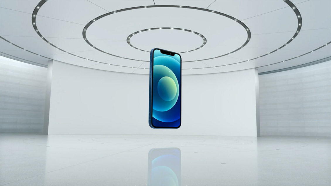 Россияне начали продавать места в очереди за новыми iPhone