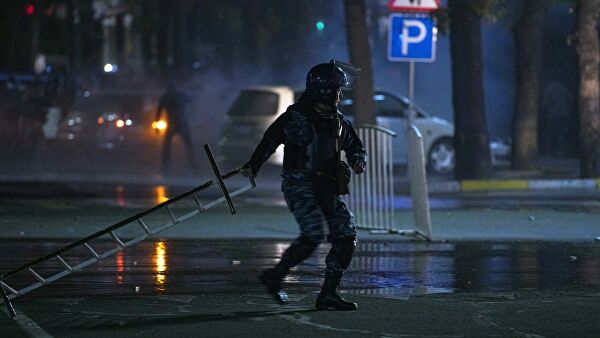 Минфин Киргизии заявил о приостановке всех финансовых операций