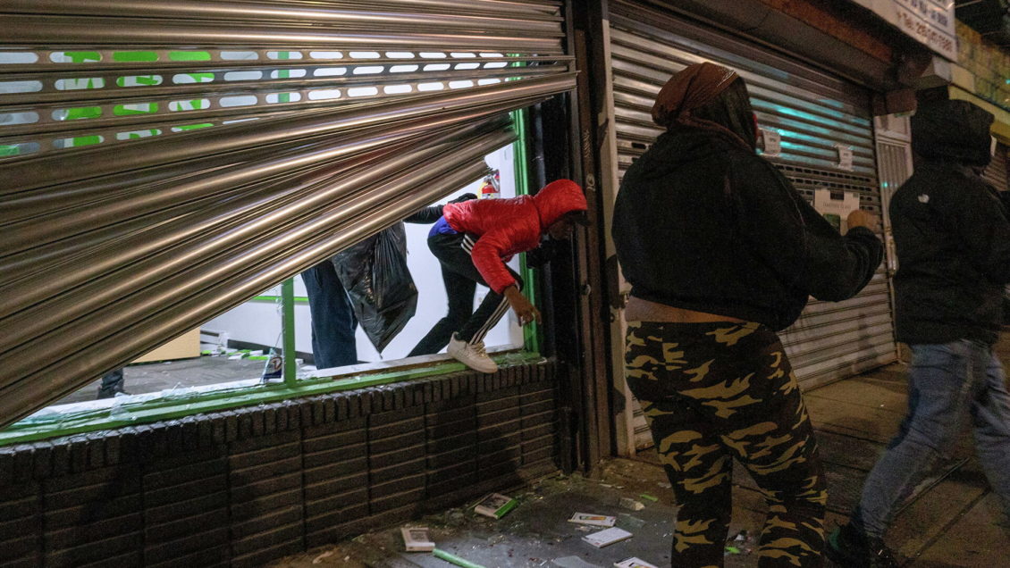 Акции протеста охватили Вашингтон и Филадельфию из-за действий полиции