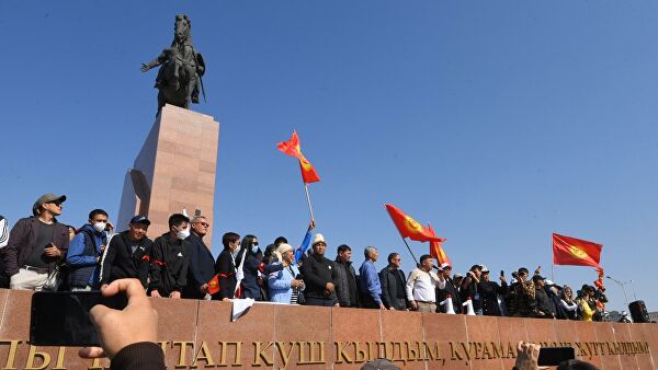 Минфин Киргизии заявил о приостановке всех финансовых операций