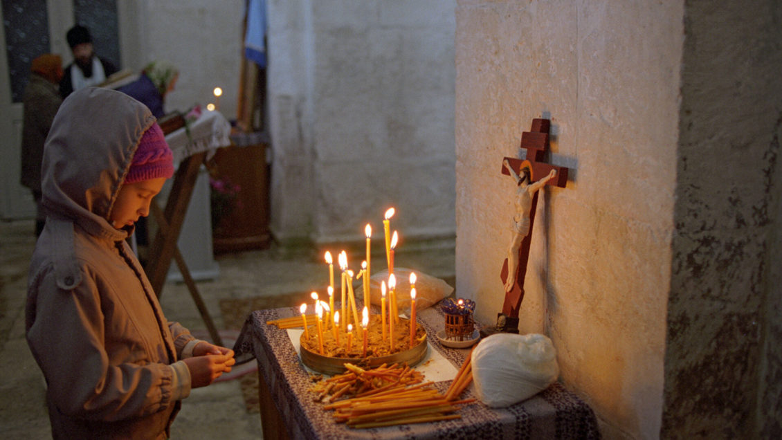 Православные верующие отмечают Покров пресвятой Богородицы Православные верующие отмечают Покров пресвятой Богородицы