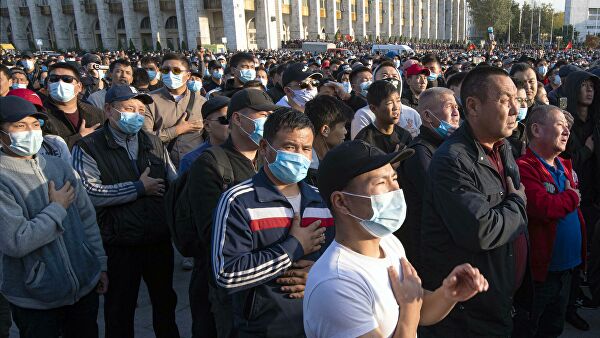 Минфин Киргизии заявил о приостановке всех финансовых операций