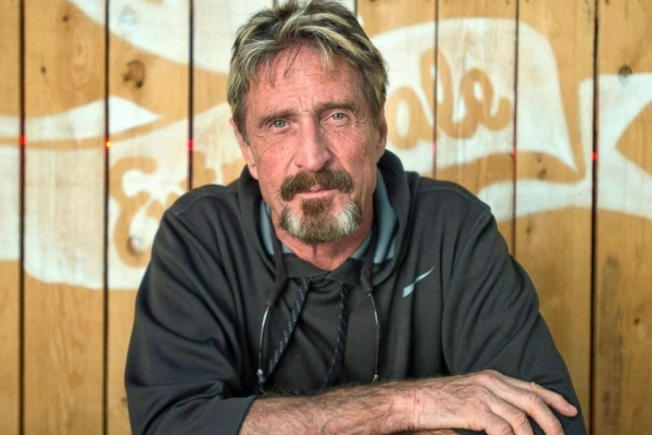 Джон Макафи продвигает криптовалютный проект из тюремной камеры