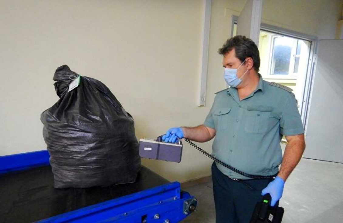 Во Владивостоке задержали радиоактивную посылку из Гонконга Во Владивостоке задержали радиоактивную посылку из Гонконга