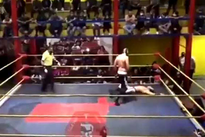 Рестлер потерял сознание на&nbsp;ринге и&nbsp;умер