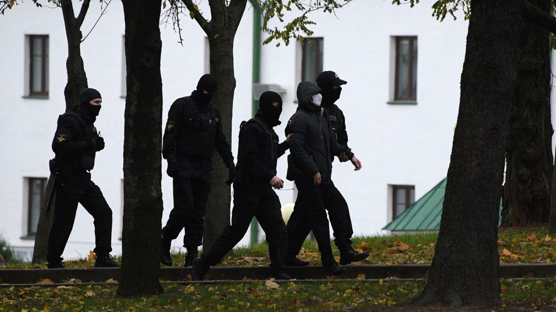 Правозащитники сообщили о 800 задержанных на протестах в Белоруссии Правозащитники сообщили о 800 задержанных на протестах в Белоруссии