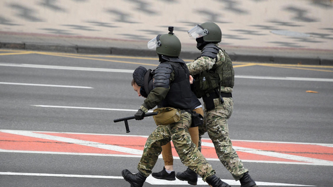 Милиция предупредила, что не будет "церемониться" с оппозицией в Минске