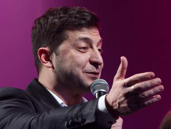 &laquo;Чтобы нацики не&nbsp;заметили&raquo;: Зеленский всё же&nbsp;поздравил Усика с&nbsp;победой