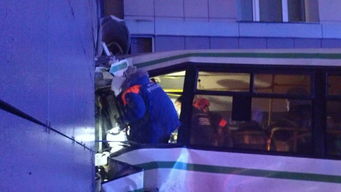 Двое пострадавших в ДТП в Новгороде находятся в тяжелом состоянии Двое пострадавших в ДТП в Новгороде находятся в тяжелом состоянии