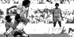 Бог футбола Марадона умер Бог футбола Марадона умер