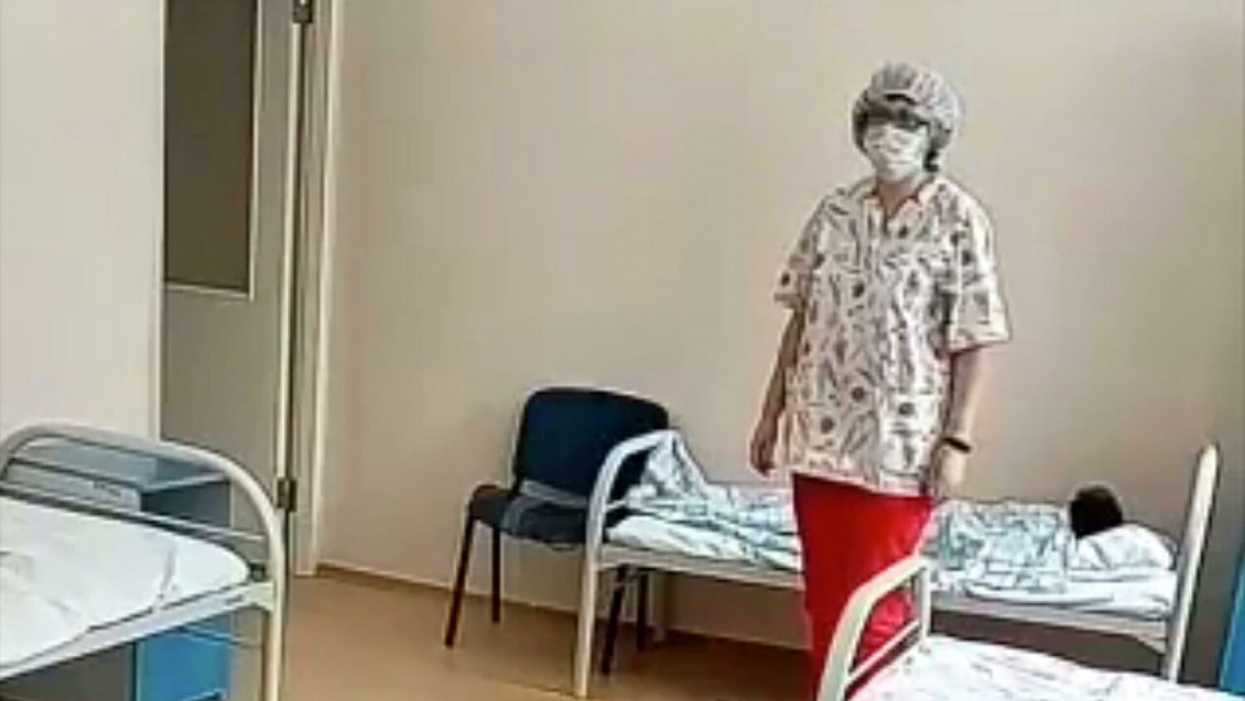 Новосибирская медсестра объяснила, зачем таскала ребенка за волосы Новосибирская медсестра объяснила, зачем таскала ребенка за волосы