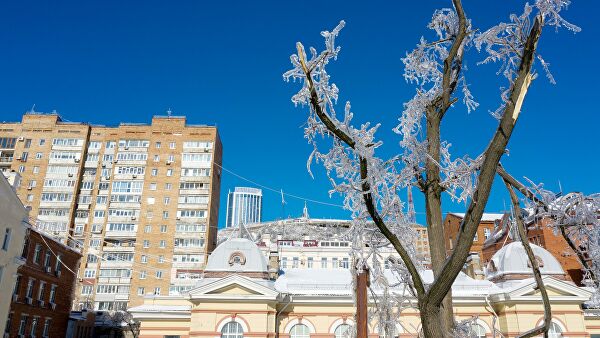 Жители острова Русский шесть дней живут без света и ждут очереди на паром