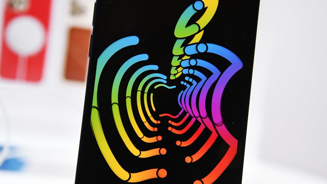 Назван смартфон с лучшим дисплеем в 2020 году