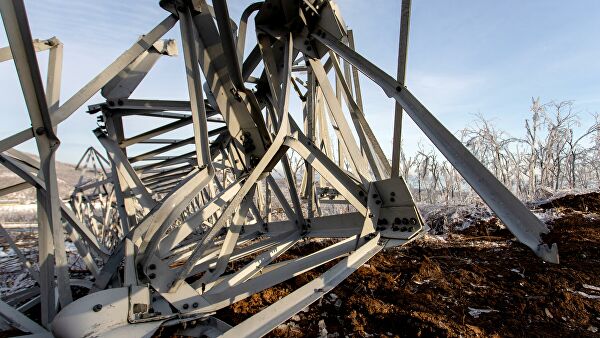 Жители острова Русский шесть дней живут без света и ждут очереди на паром