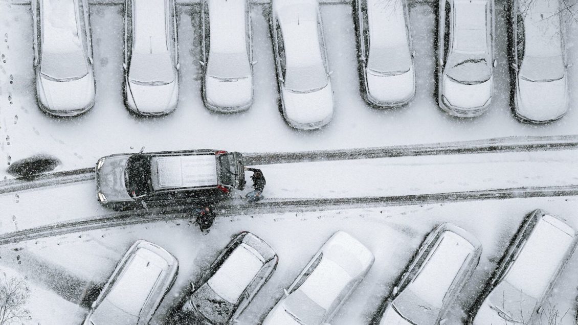 Российские водители снизили траты на подготовку автомобилей к зиме Российские водители снизили траты на подготовку автомобилей к зиме