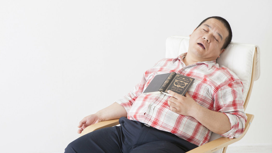 Названа идеальная для долголетия продолжительность сна