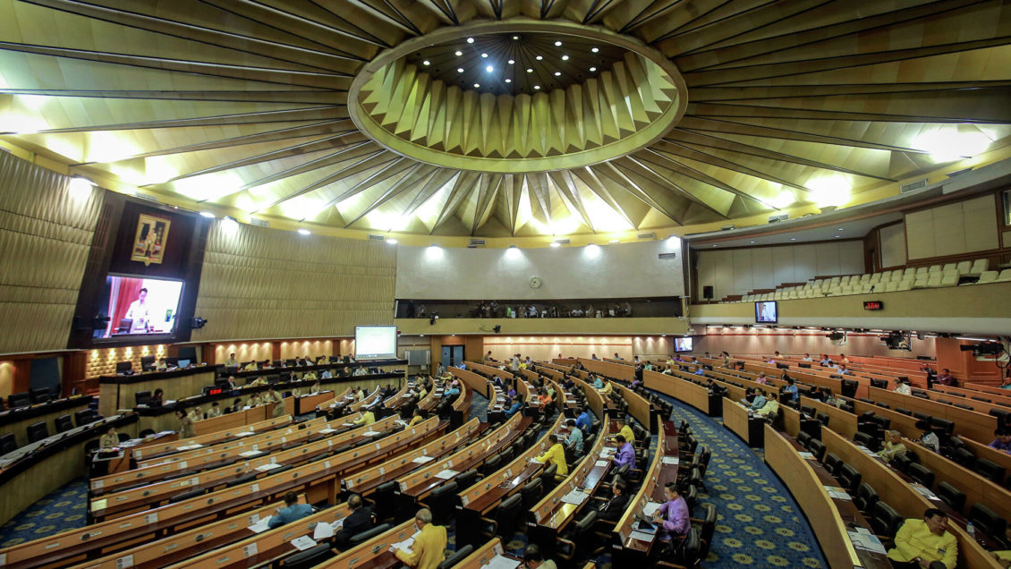 Парламент Таиланда отказался от радикальных изменений в конституции Парламент Таиланда отказался от радикальных изменений в конституции