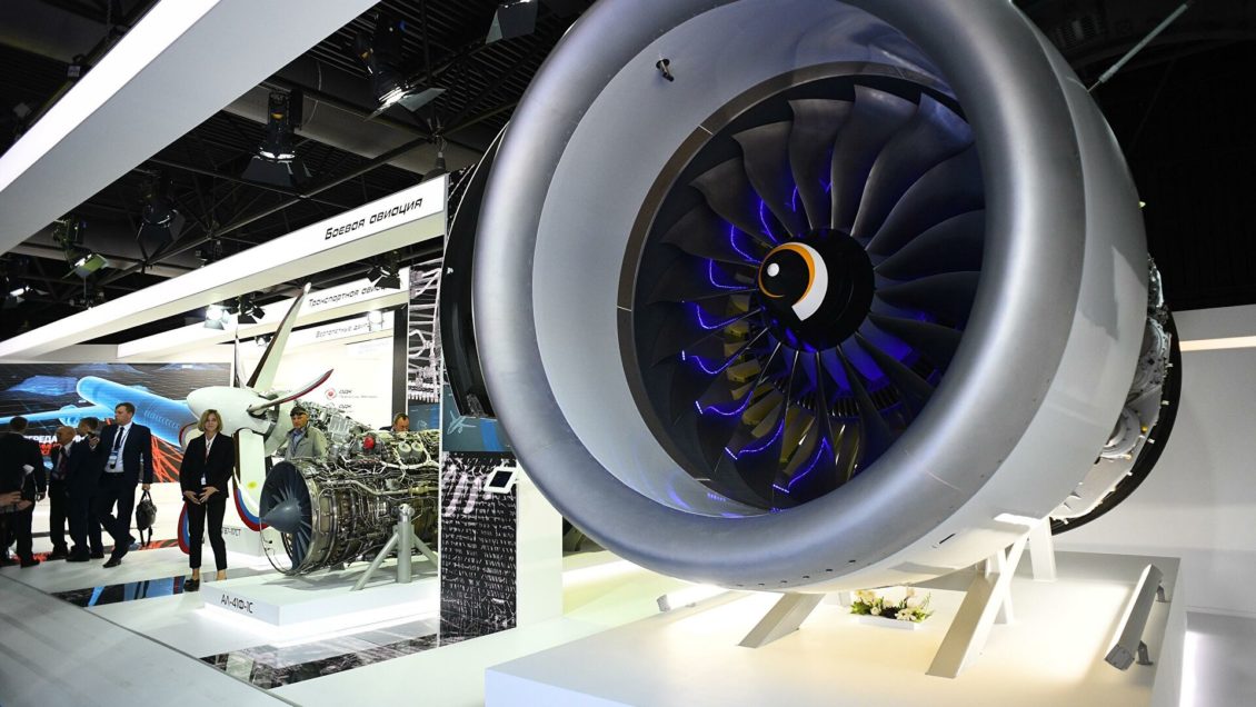 "Ростех" построил опытный самолет МС-21 с российскими двигателями