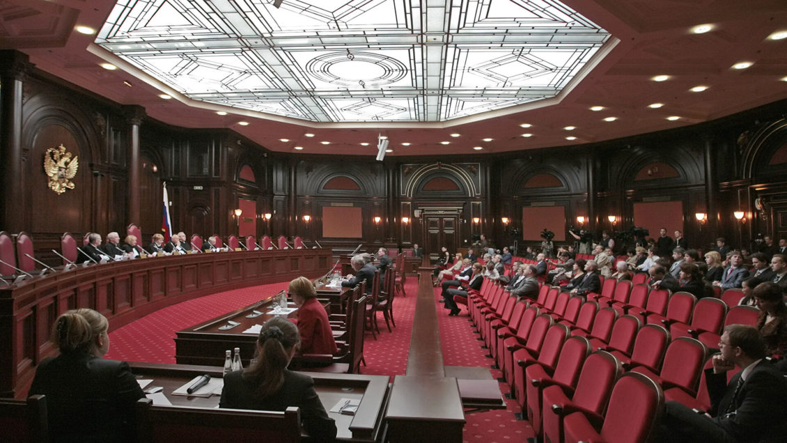 КС объяснил, как решить проблему споров России с иностранными инвесторами