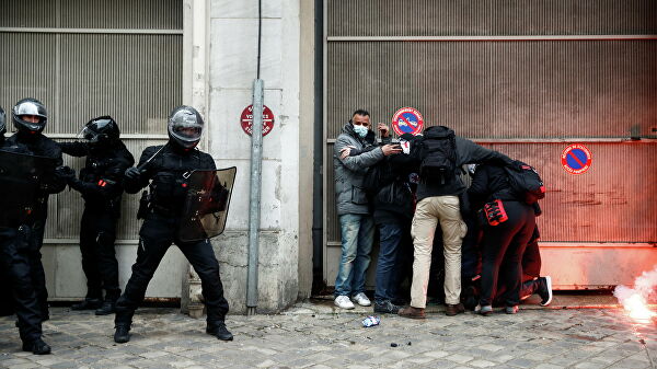 На субботнюю акцию протеста во Франции вышли более 26 тысяч человек