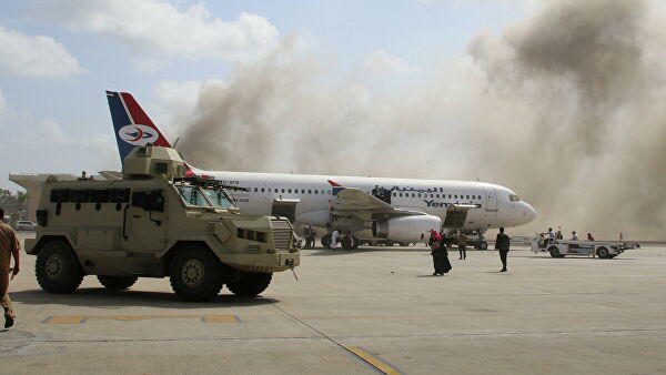 Число жертв обстрела аэропорта в Адене возросло до 25