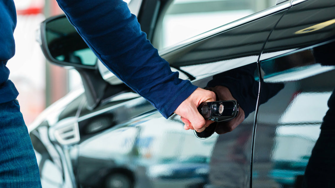 Россияне рассказали, какие авто нужно облагать налогом на роскошь