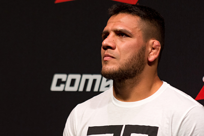 Бывший соперник Нурмагомедова захотел нового боя с россиянином