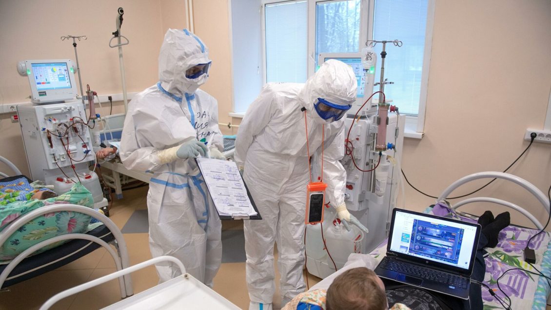 Путин ожидает доклад о выплатах медикам, боровшимся с COVID в праздники Путин ожидает доклад о выплатах медикам, боровшимся с COVID в праздники