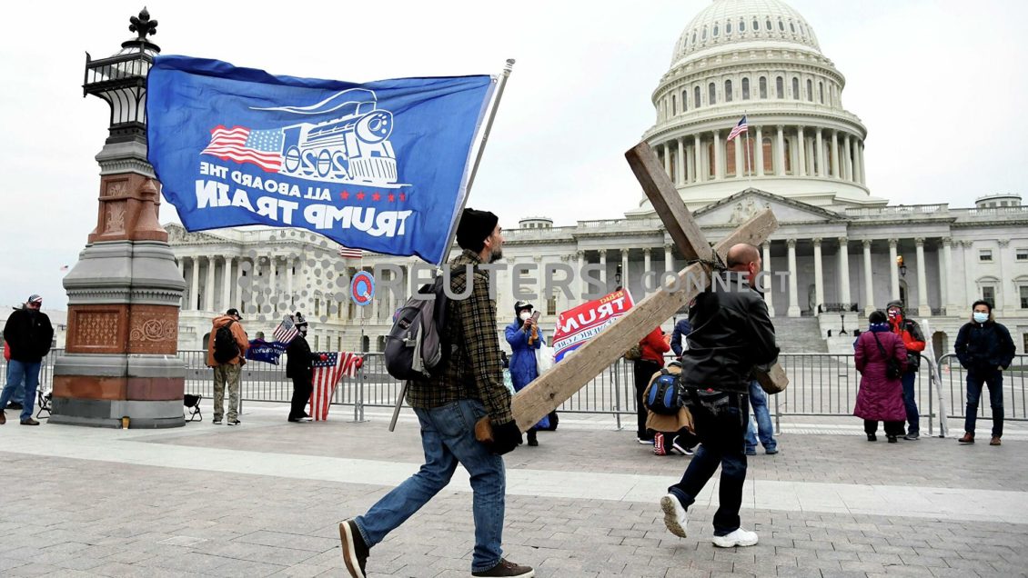 В Вашингтоне протестуют десятки тысяч сторонников Трампа