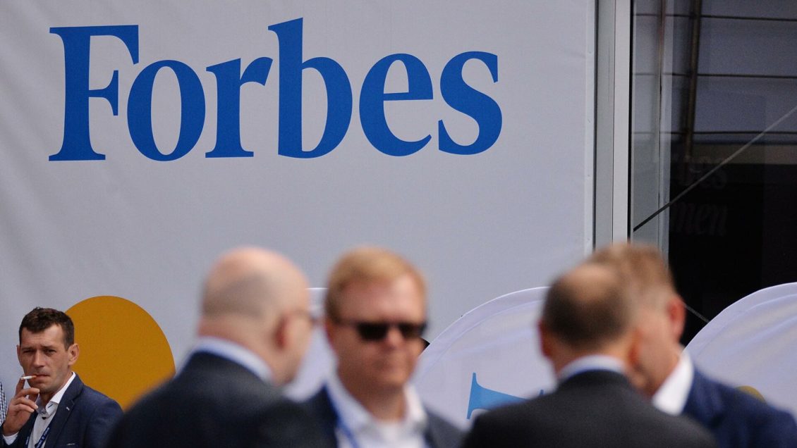 Илон Маск потерял первое место в рейтинге Forbes
