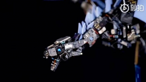 Блогер разобрал смартфон Xiaomi Mi 11 и превратил его в дракона