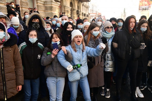 Недетское место в толпе