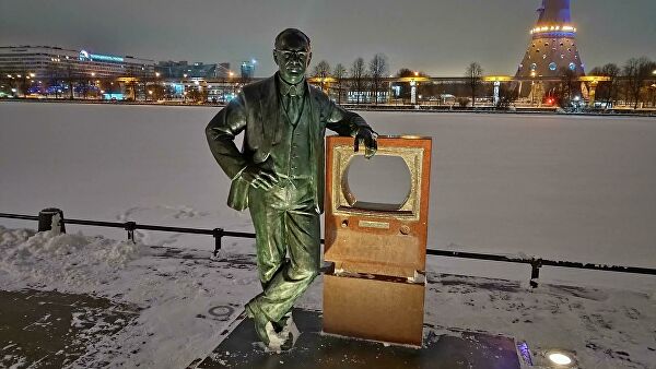 Смартфон с гибким позвоночником. На что способен Motorola Razr 5G Смартфон с гибким позвоночником. На что способен Motorola Razr 5G